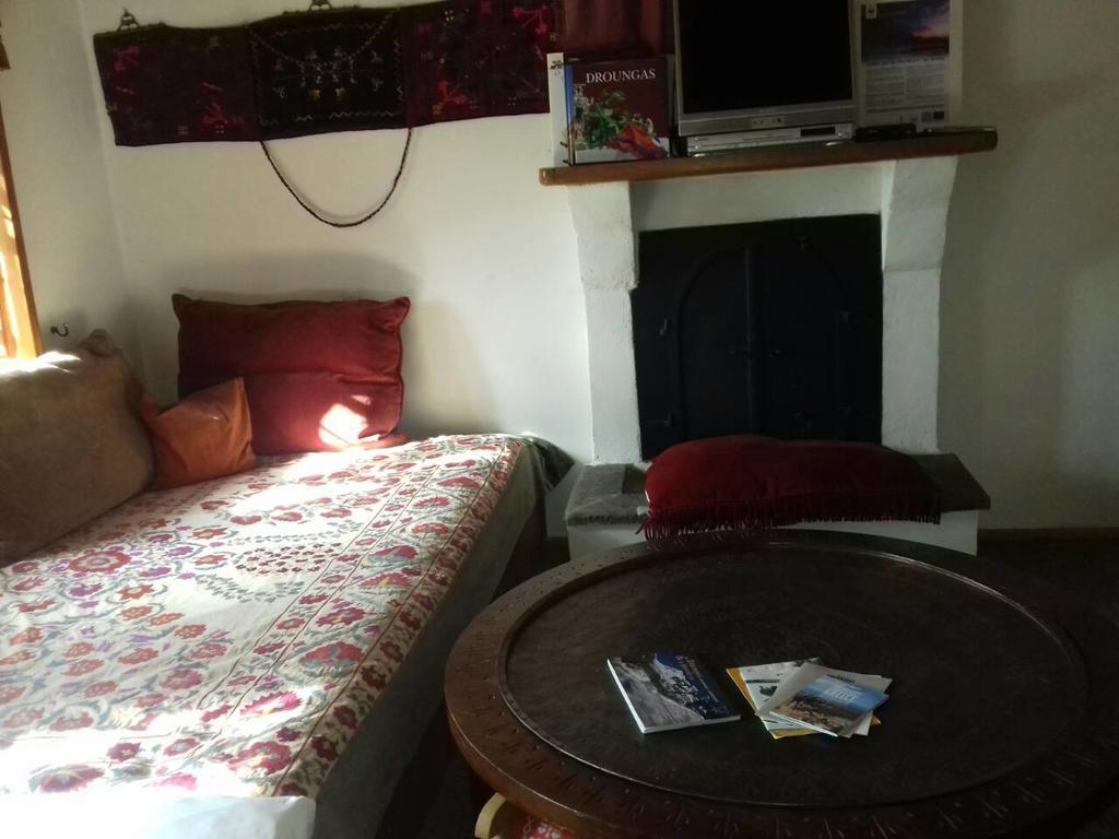 Traditional Rooms Karaouli パピンゴ エクステリア 写真