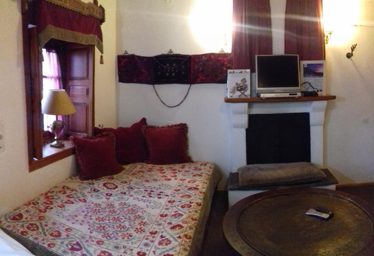 Traditional Rooms Karaouli パピンゴ エクステリア 写真