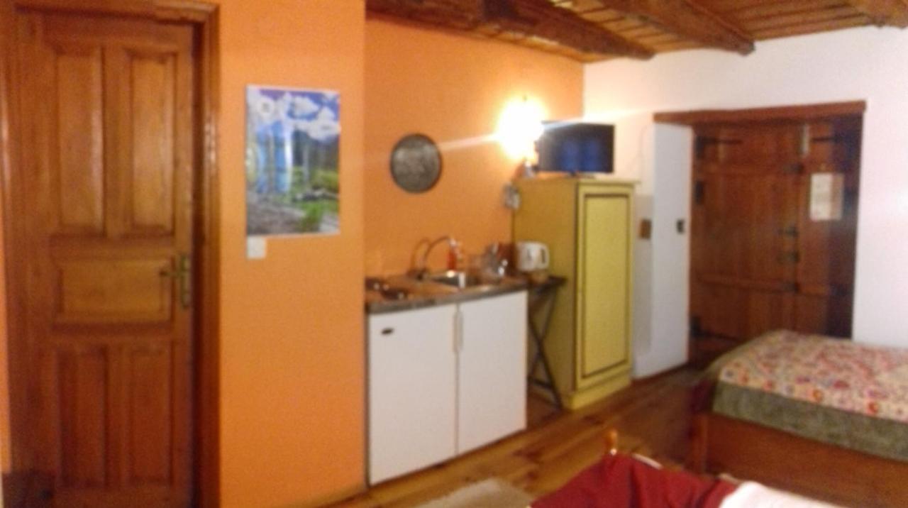 Traditional Rooms Karaouli パピンゴ エクステリア 写真