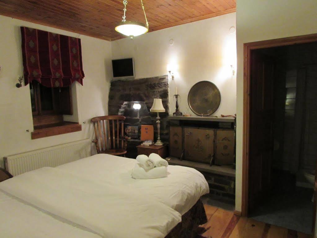 Traditional Rooms Karaouli パピンゴ エクステリア 写真