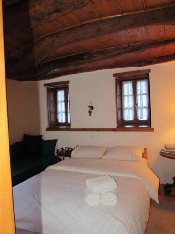 Traditional Rooms Karaouli パピンゴ エクステリア 写真